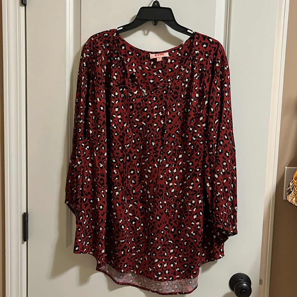 NWT EVRI 3/4 sleeve top